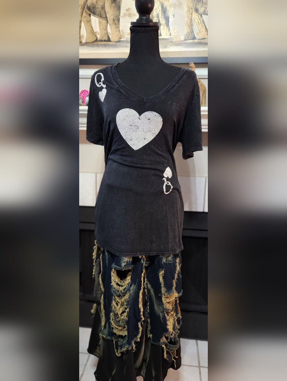 Black V-Neck Heart Graphic Women's Tee